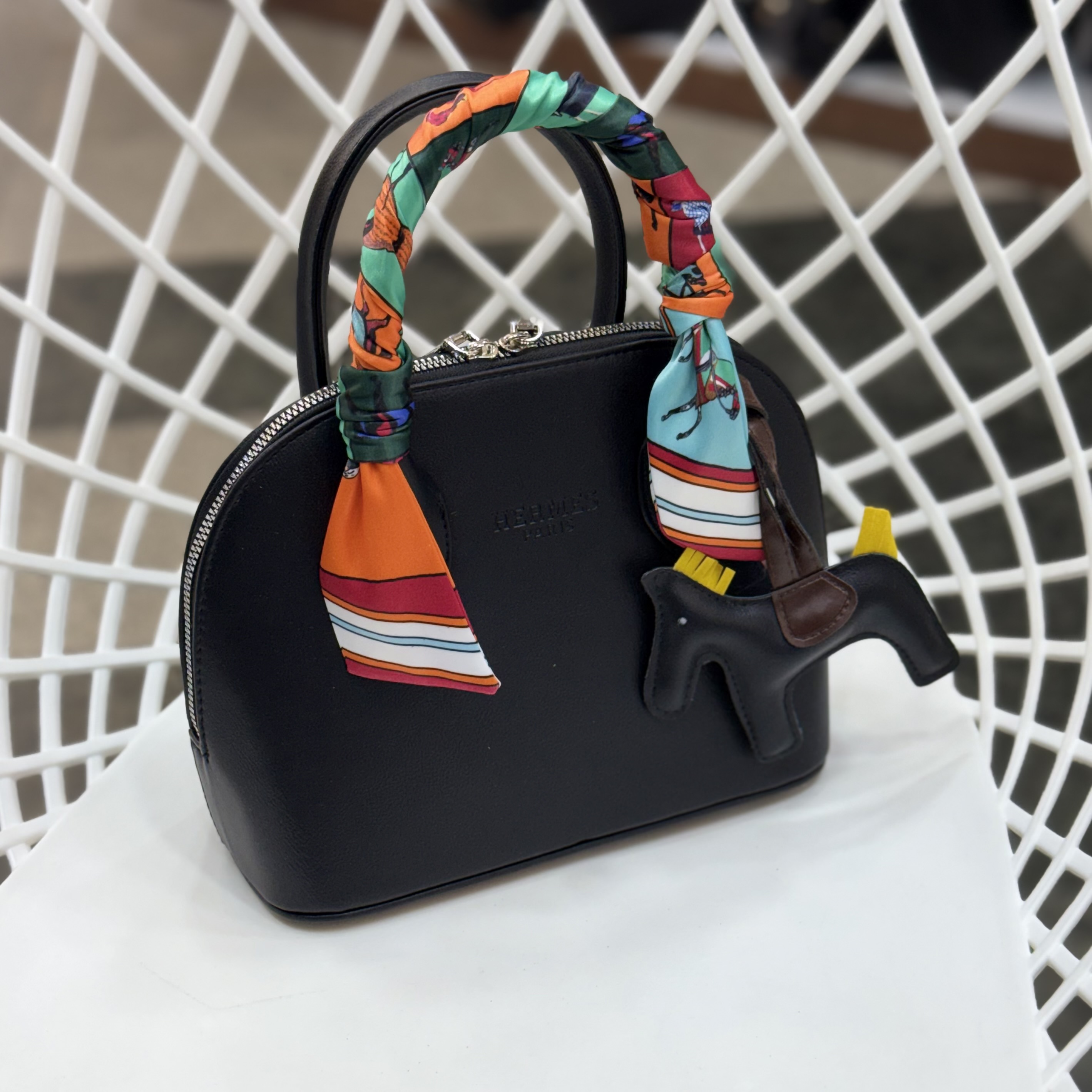 کیف زنانه طرح هرمس (Hermes) مدل Bolide به همراه آویز اسب و روسری دستگیره