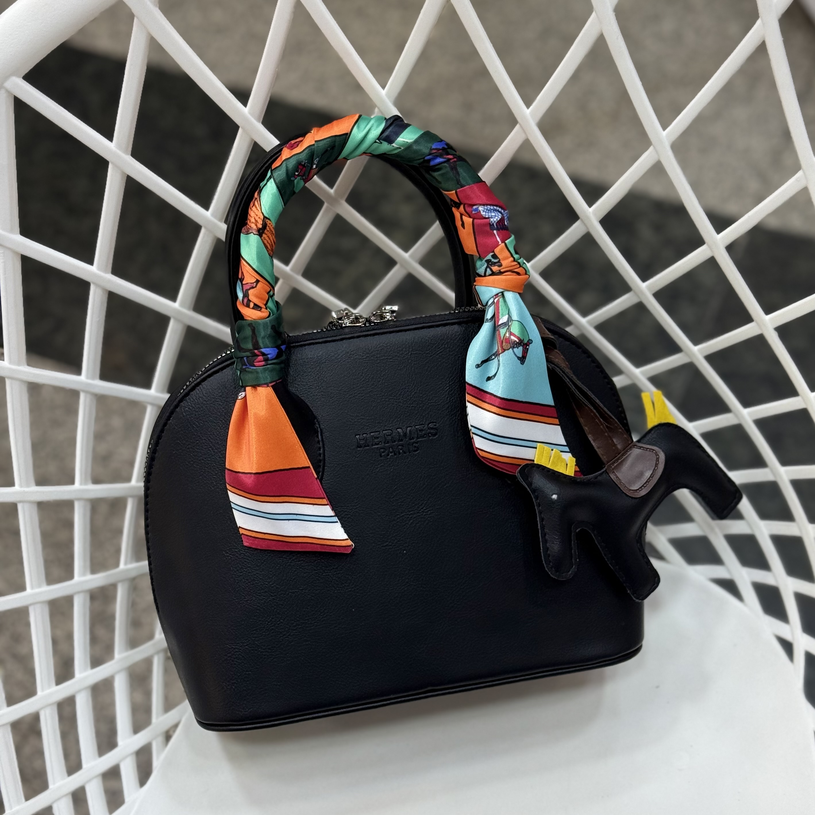 کیف زنانه طرح هرمس (Hermes) مدل Bolide به همراه آویز اسب و روسری دستگیره