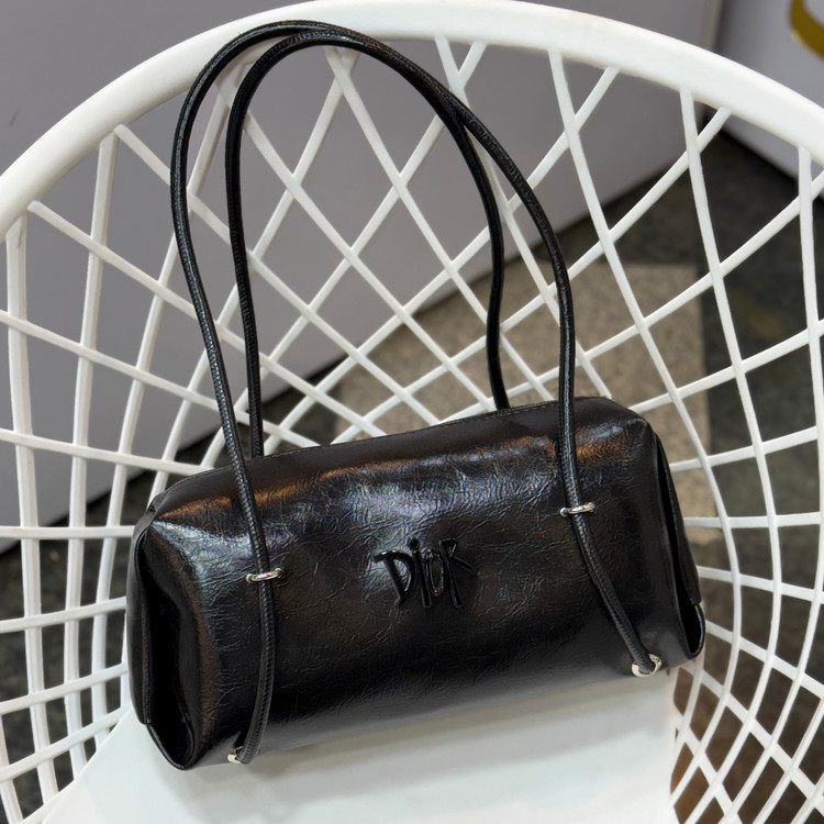 کیف زنانه دوشی مشکی مدل DIOR استوانه ای با طراحی لوکس